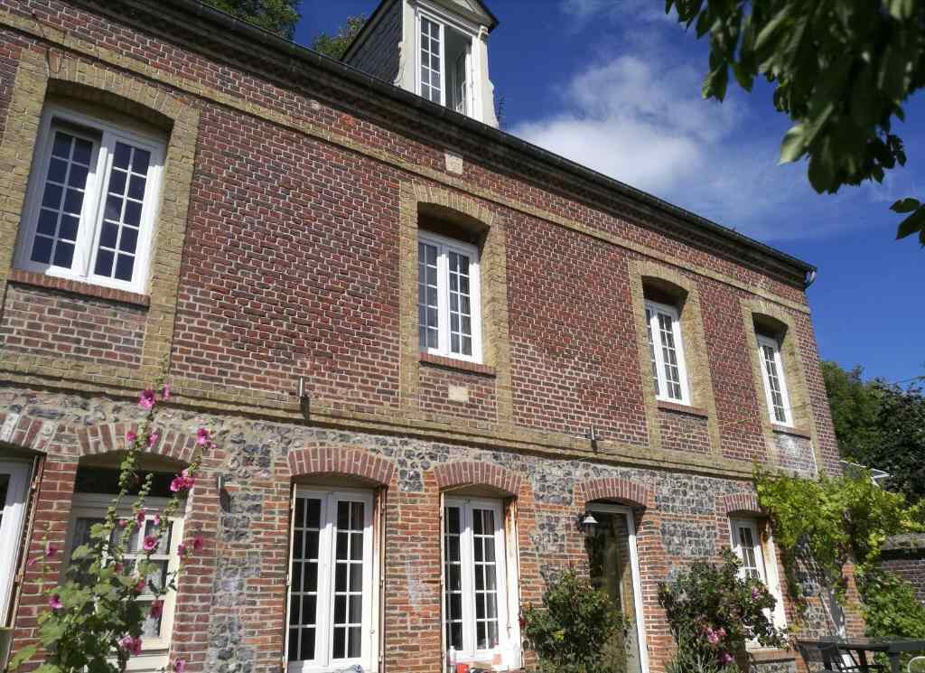 Villa Carlotta - Sea resort, a restored brick and flint villa in Dieppe